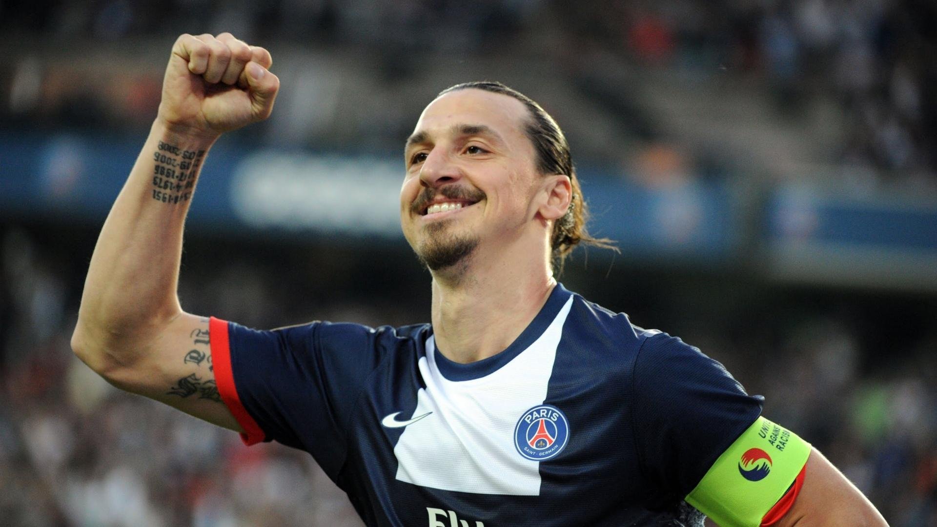 “球迷热血沸腾：现场氛围燃爆全场的比赛一览”，描述球赛热血沸腾的诗句