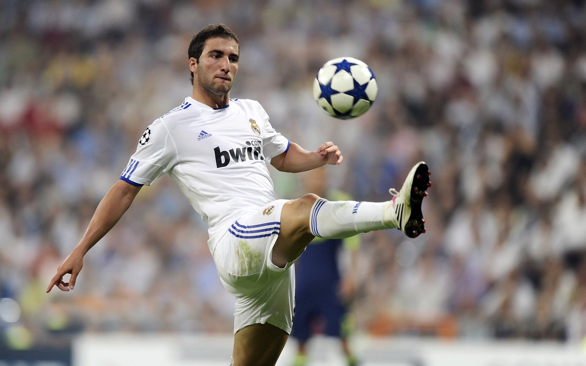 《虚拟比赛新体验：融合增强现实技术的电竞未来》，虚拟化电子竞技哪些